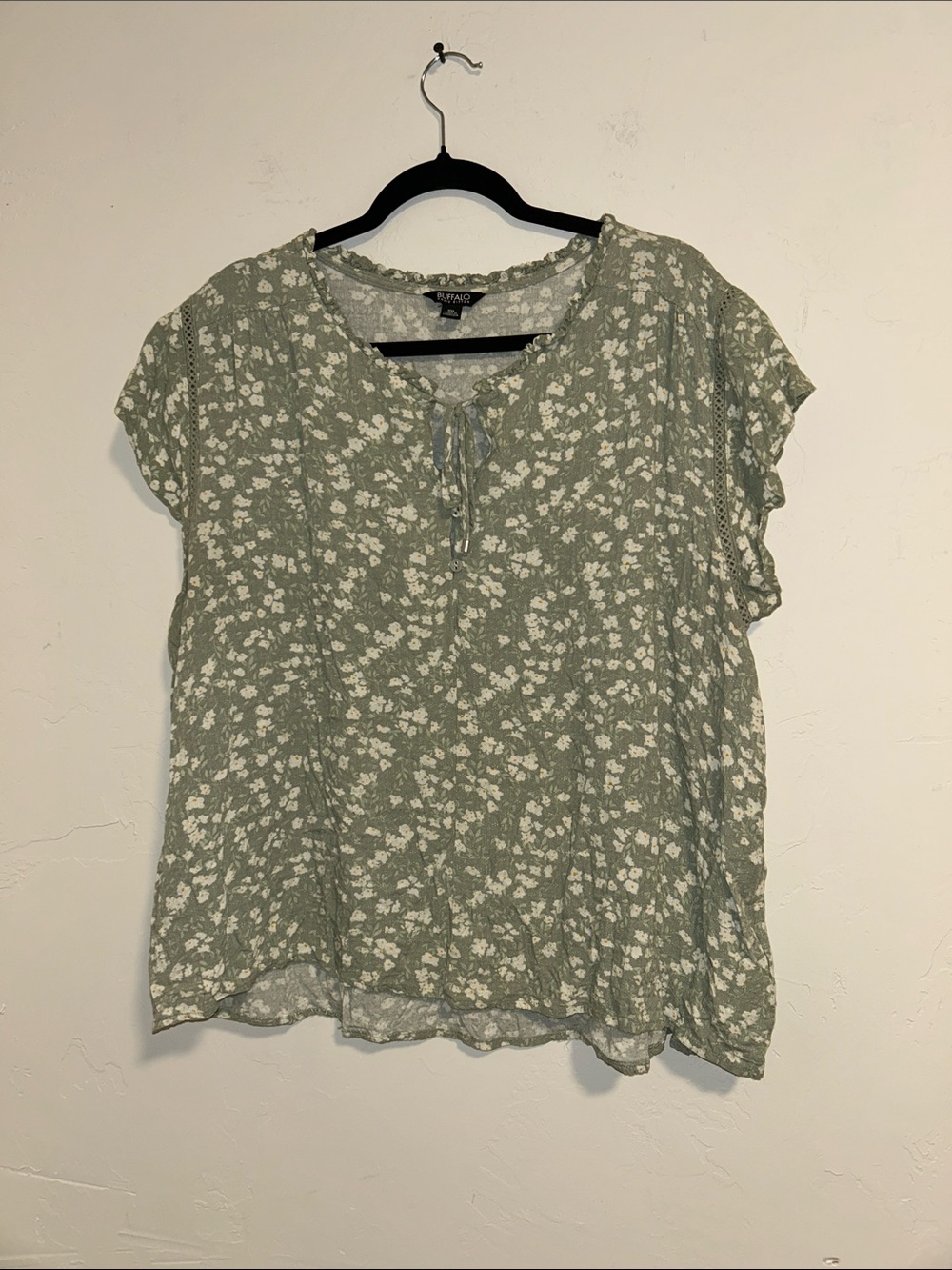 Buffalo David Bitton XXL Flutter Sleeve Floral Print Viscose Blouse.